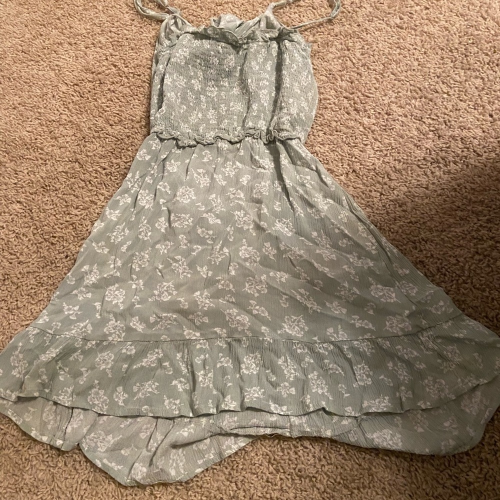 Kids dress. Worn once. Fit me when I got it but I got a little tall.